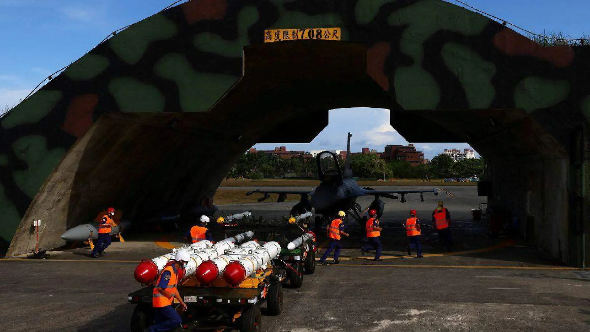 Taiwán busca histórico aumento en gasto militar por tensiones con China